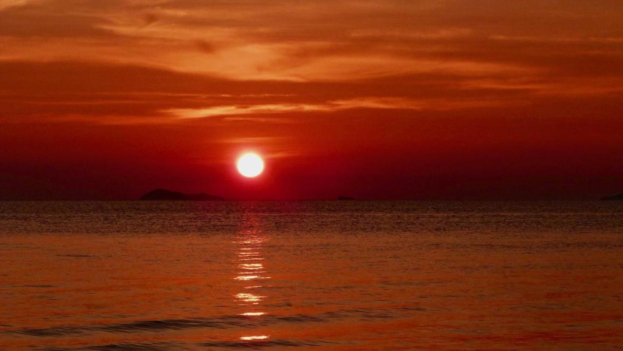 爱巴基棕榈日落海滩豪华别墅酒店 Taling Ngam Beach 外观 照片